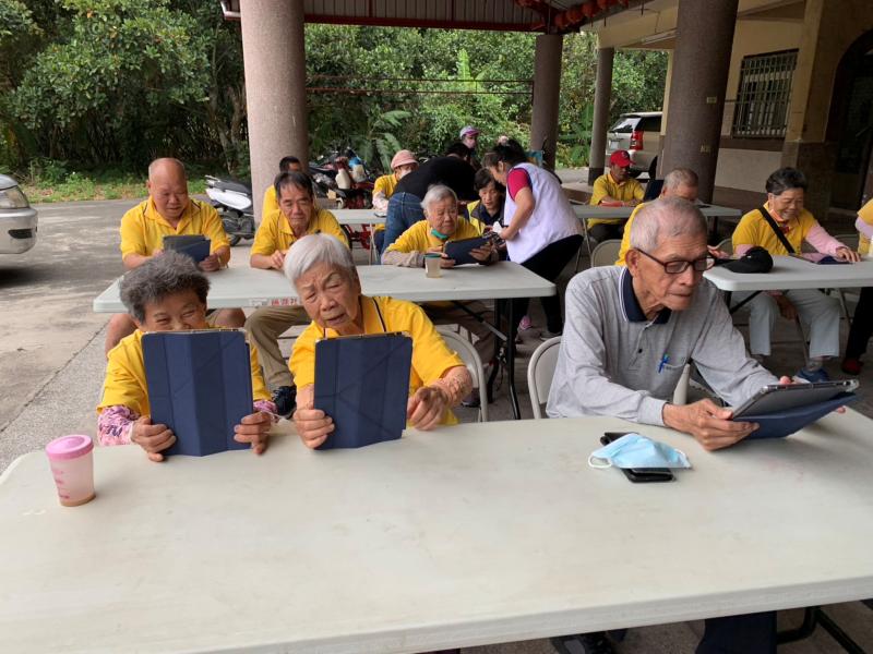 讓學員們有機會展示自己的作品，並分享創作過程中的想法和靈感。