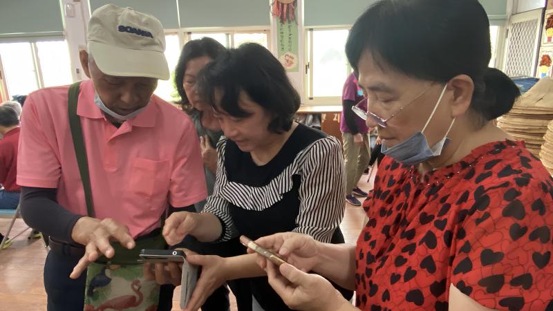 學員的數位能力都大大提升，也能在日常生活中運用創意，傳遞溫暖與祝福。