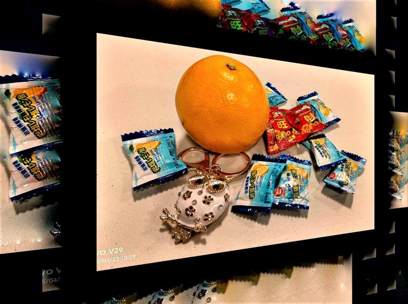 學員洪溪泉大哥作品 大吉大利平安來 橘子色澤金黃，帶有紅色喜氣，加上「橘」同「桔」，字裡有一「吉」字，象徵著吉祥如意、大吉大利。