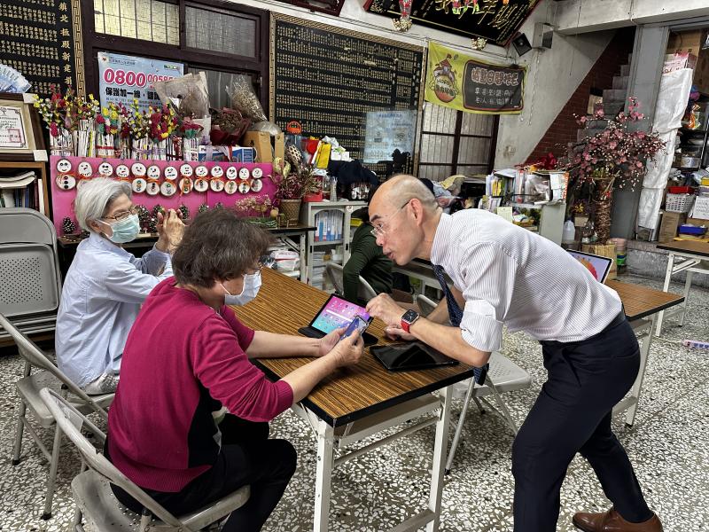 指導學員便利商店有哪些服務可以在手機上操作