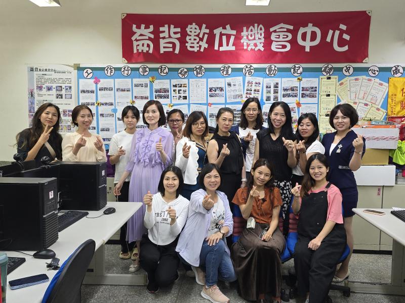 參與上課學員合影。