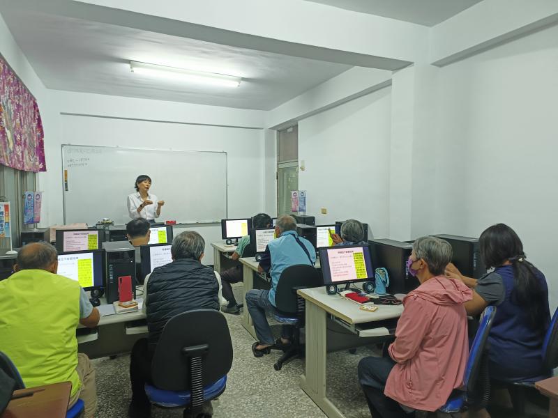 本課程介紹健康數據收集工具，如智能手環與健康APP，協助學員掌握個人健康狀態。