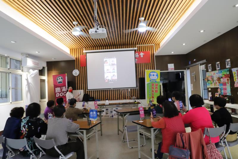 學員練習語音視訊通話