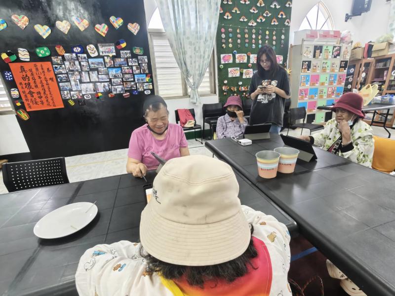 引導學員實際操作平板