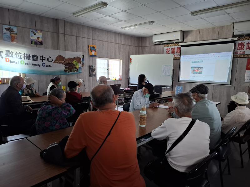 AR/VR實境新體驗-B班-封面照