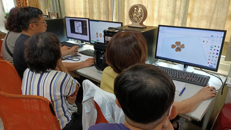 感受從虛擬數位設計轉化為實體作品製作的成就與樂趣