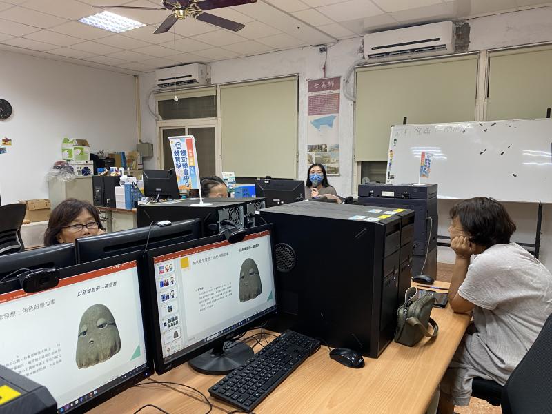 講師解說從圖片到公仔產生，藉由AI生圖工具，也是另一款角色創作。