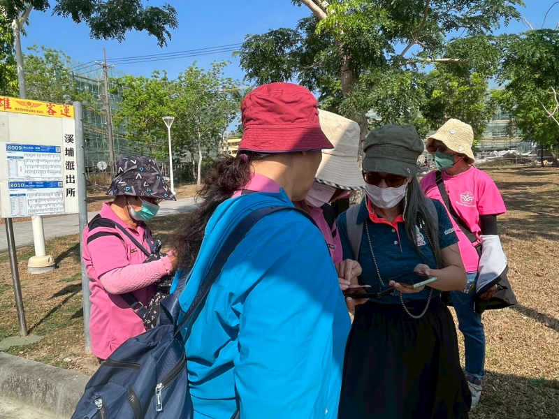 透過公車即時動態可即時查看要搭的公車現在到哪裡及預估到站的時間