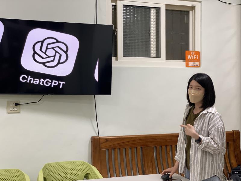 說明本堂課程主要運用的AI工具-ChatGPT，是從文字、圖像到深度搜尋皆支援且如何使用它。