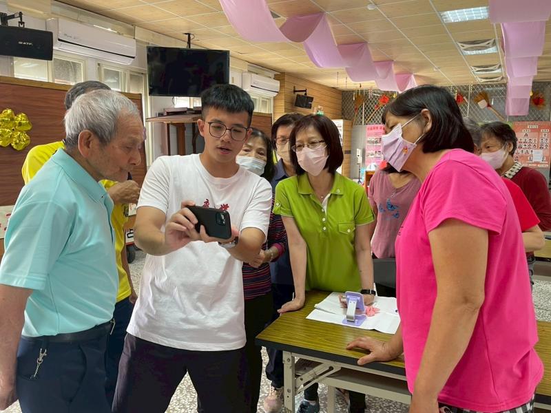 大家都很認真喔!