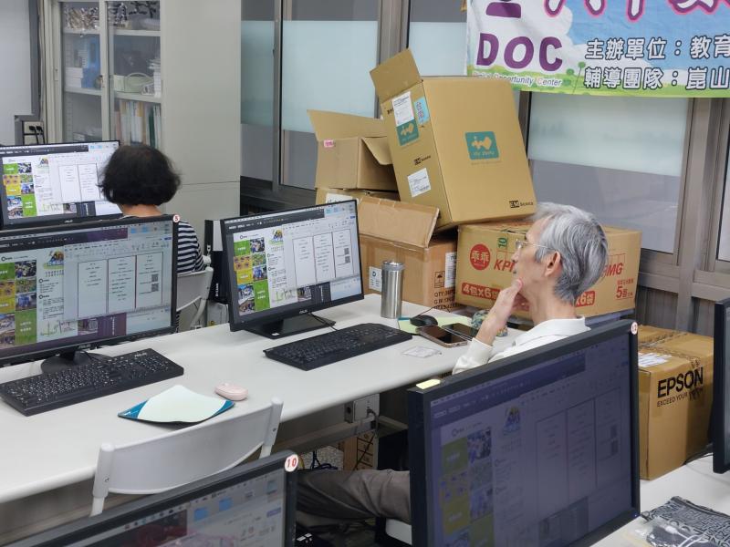 這樣的版面配置我覺得要再調整一下會更好~