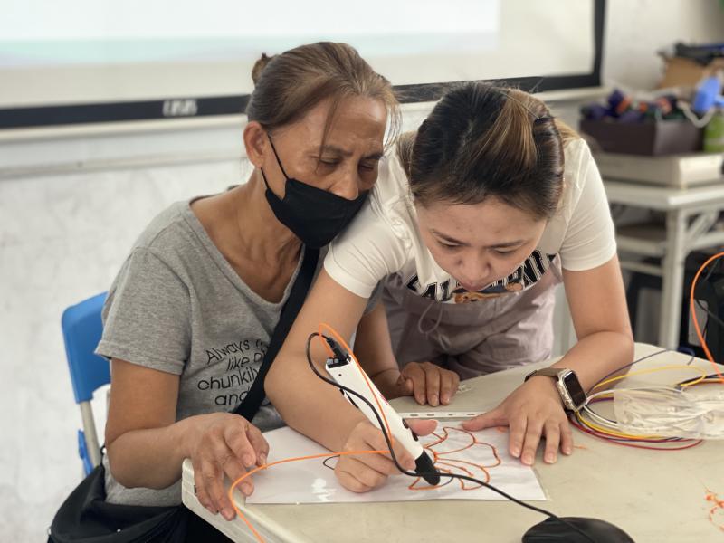 透過立體筆的概念，將平面作品立體化。