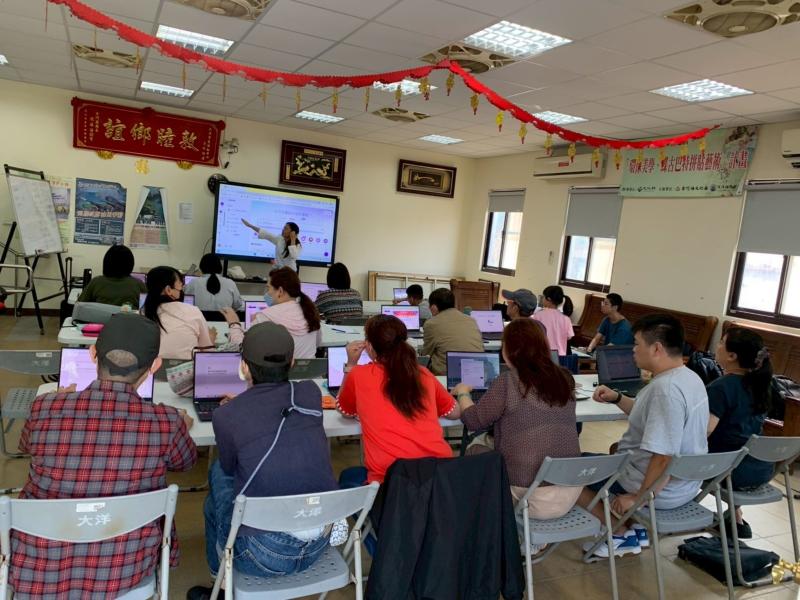 老師講解什麼是Canva設計