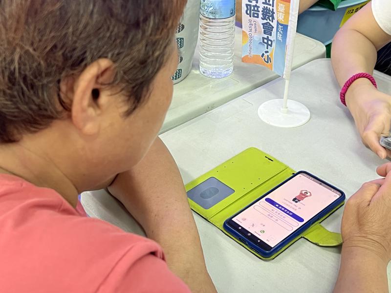 影像去背工具操作，後續貼圖創作打下良好基礎，也大幅提升了他們對圖像編輯的信心。