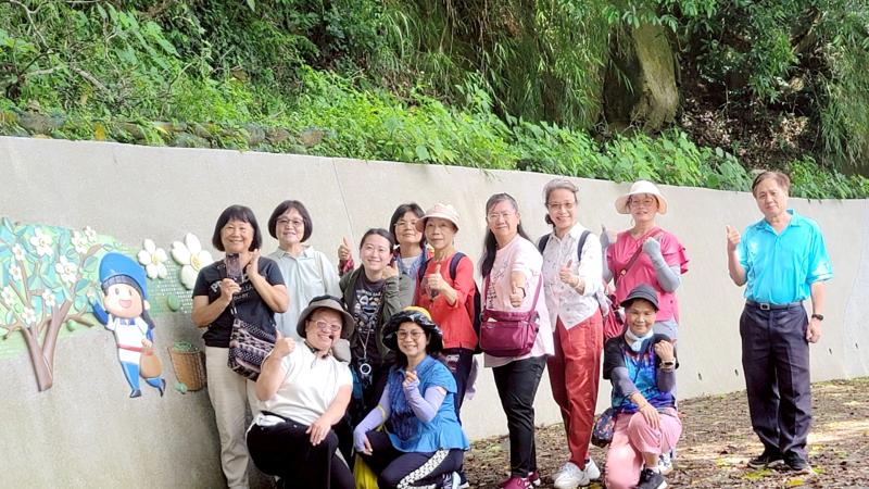 一起在茶園合照