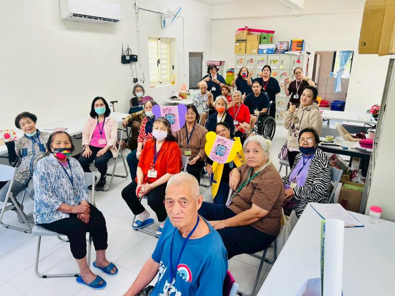 透過這次課程,我開始相信:「年紀不是問題,健康最重要。」未來我會繼續使用健康雲來照顧自己的健康,也會推薦給身邊的朋友一起使用。希望政府和醫院可以多推廣這樣的系統,讓更多長者受惠。