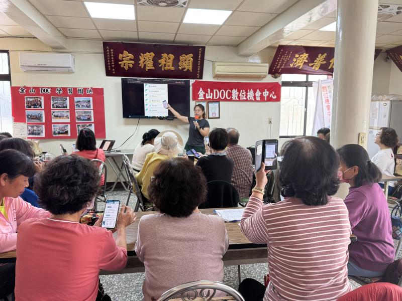 學員認真的學習及詢問