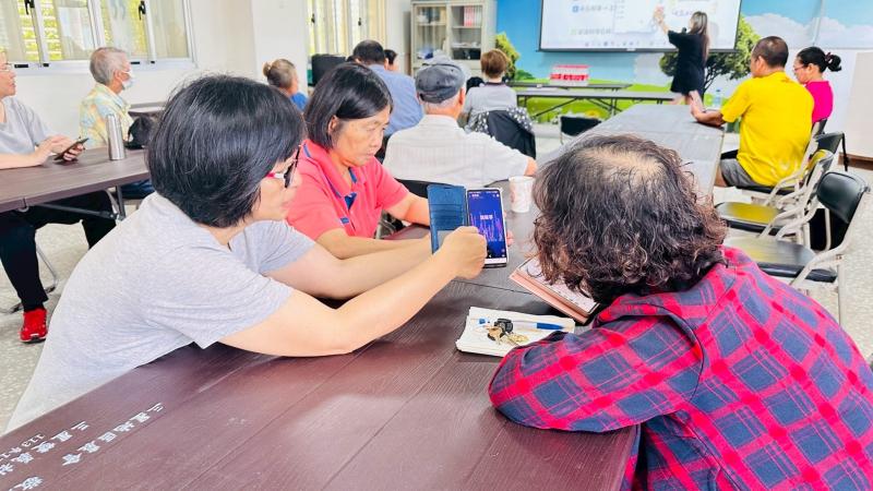 應用功能操作Line相簿、發票存摺、LinePay、訊息查證