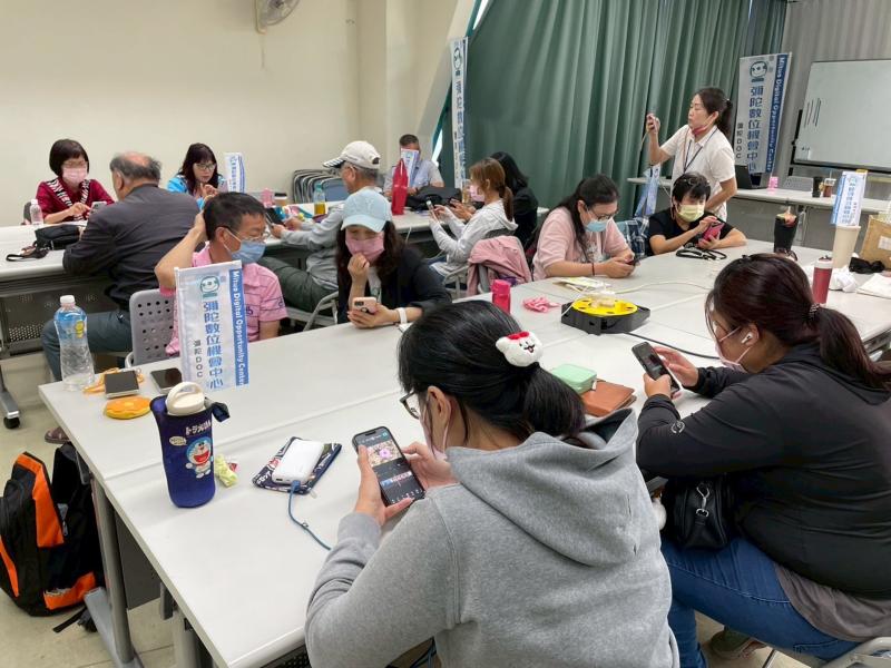 學員開始進入剪片模式，為了呈現出自己想表達的故事，不斷地微調再微調