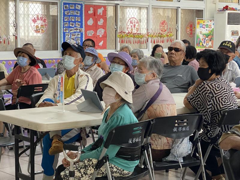 網路正確使用概念，受科技極快進步，資訊的識能力真的很重要，當天鼓勵長輩們出席聽課。