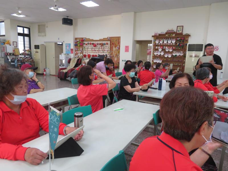 老師與學員互動