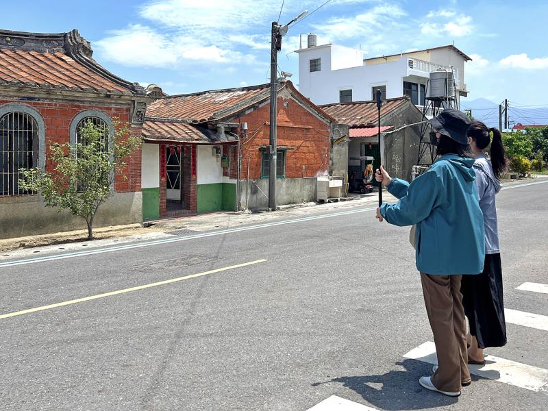 實地練習使用360環景攝影機，拍攝張家夥房走讀影片。