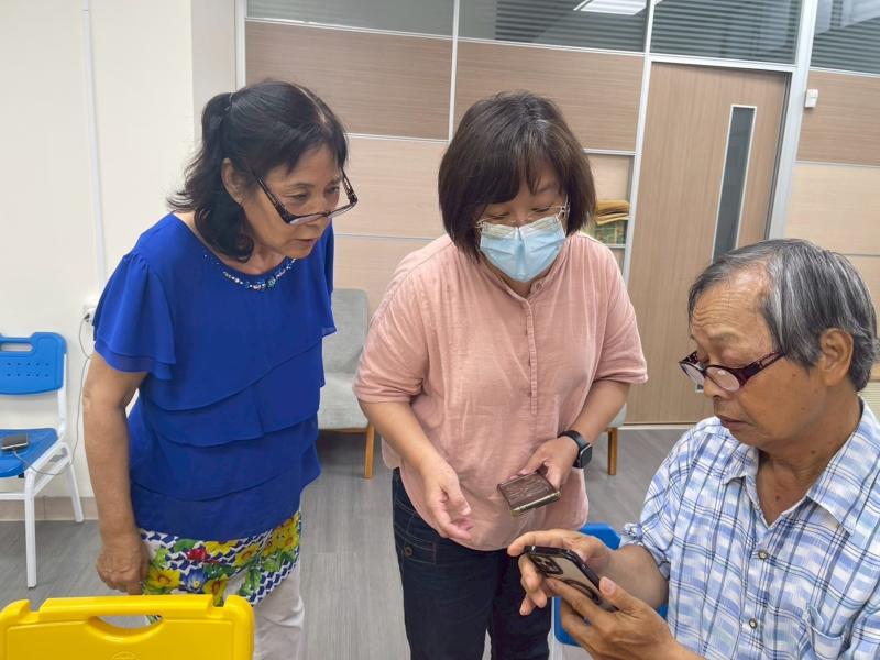 互相學習討論中