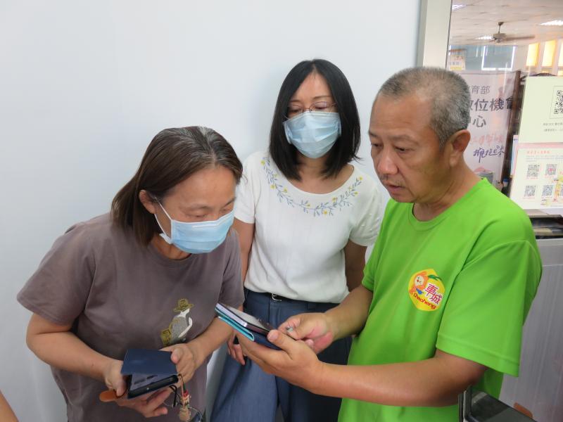 手機專用隨身碟教學，一起來研究移動檔案