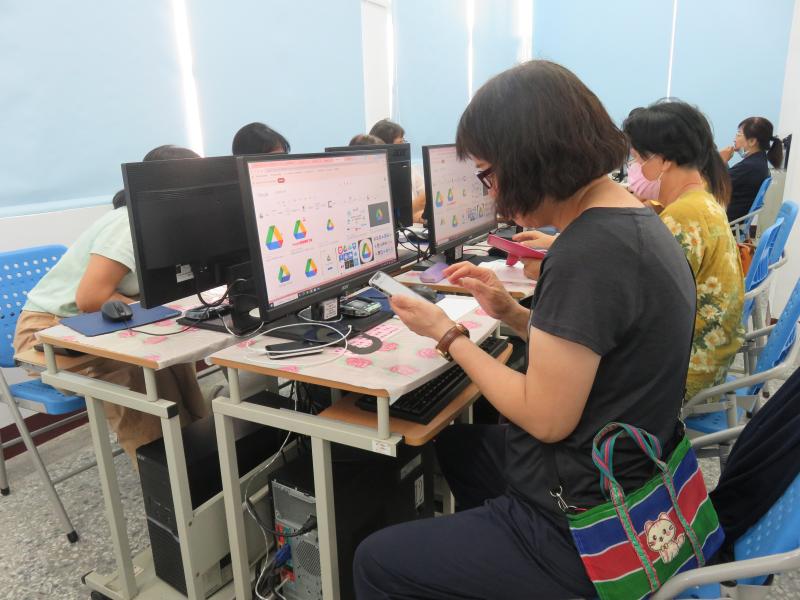 學會了電腦及手機雲端創立資料夾並上傳相片、影片