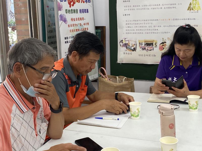 學員練習自己的腳本反覆練習讓說出來更順暢