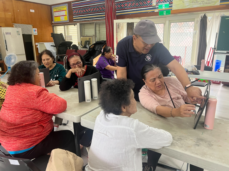現場氣氛既溫馨又活潑，彼此幫忙、一起學習的畫面令人感動💞