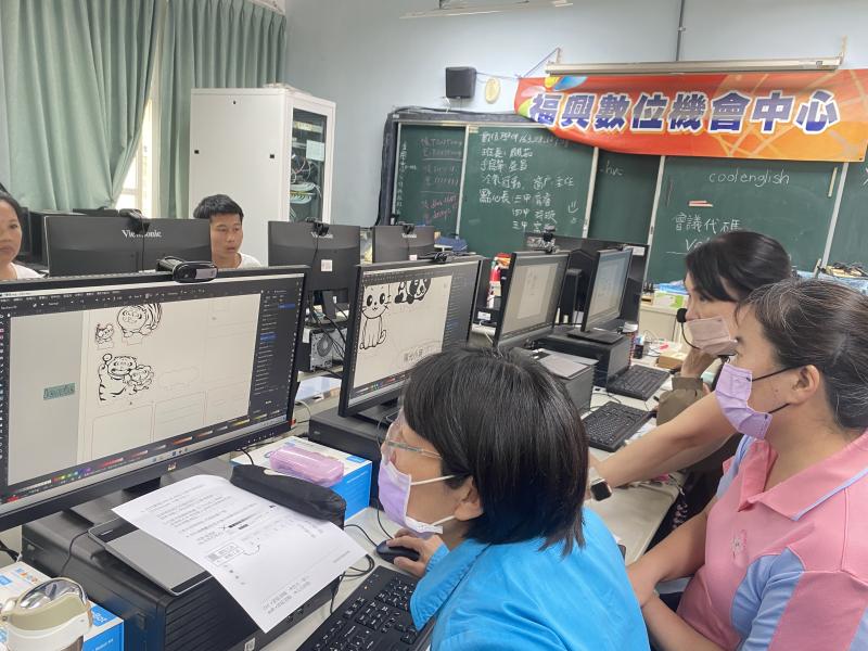 我們搭配特色課程的旅行地圖設計出相關雷雕小物