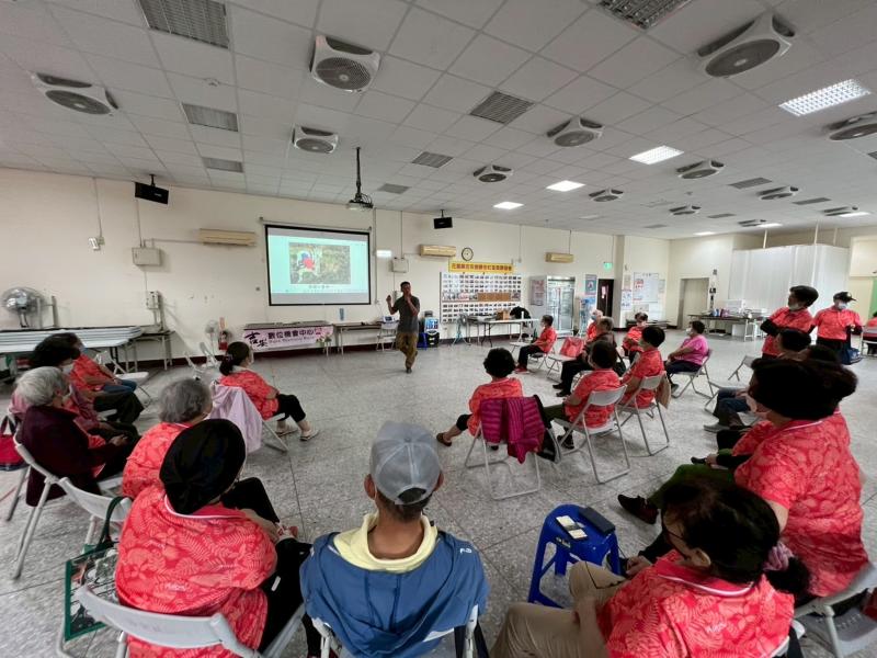 聽著老師的分享私藏的在地玩法和用互動方式，讓學員猜猜看這是花蓮的哪裡?