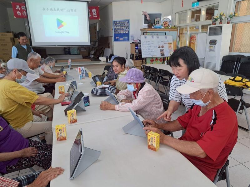 用手機探索世界智慧鏡頭 (應用篇)-教導學員學習新技能