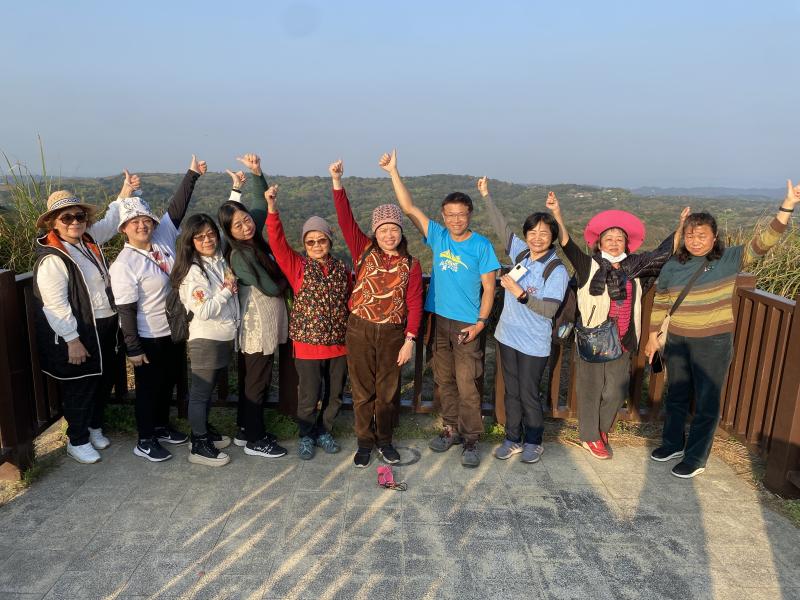 講師和學員一起戶外大合照