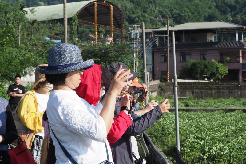 學員們一起進行手機拍攝練習