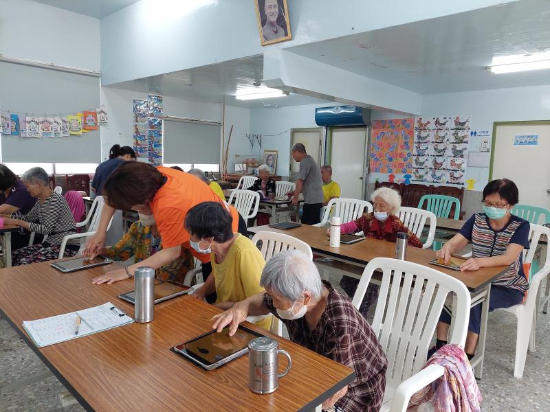 銀髮族的數位生活-平板一指功-封面照