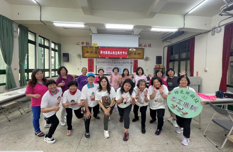 使用數位繪圖完成後印製專屬的衣服