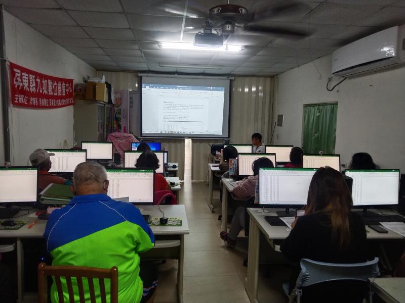 資料處理與專業報表設計班-封面照