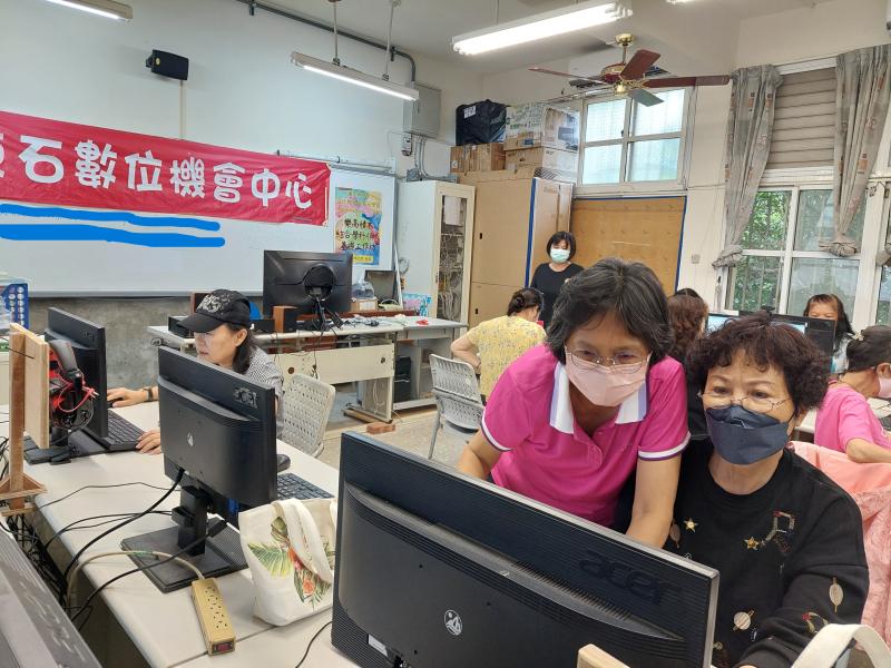 同學們一起學習