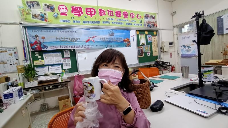 能親手設計並完成馬克杯，讓我覺得很有成就感，也更了解圖像應用的實作方式。