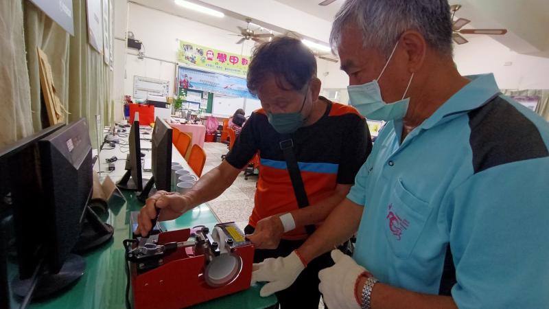 課程很豐富，不只有動手操作，還有實用的生活資訊，讓我收穫很多