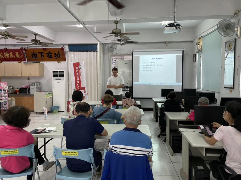 美食 E 指 通-封面照