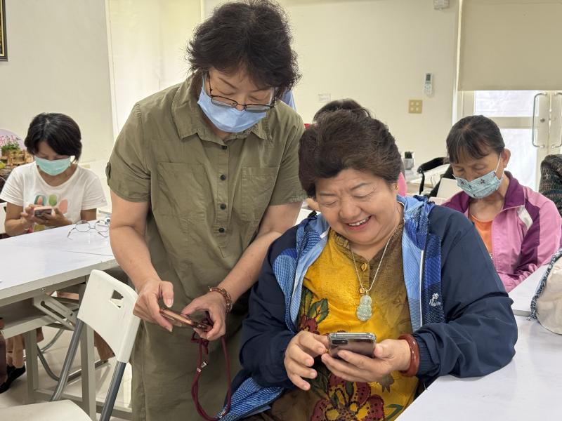 學員之間彼此討論