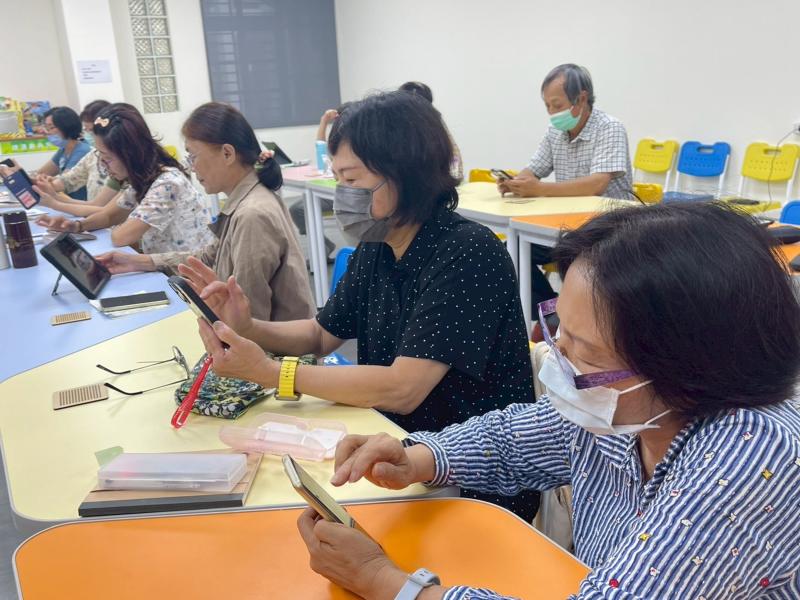 大家都很認真喔!