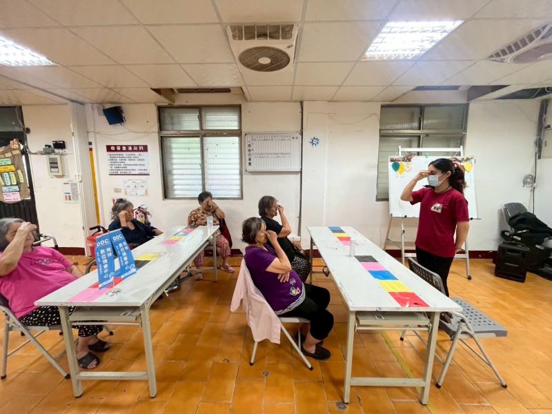 跟著老師動一動