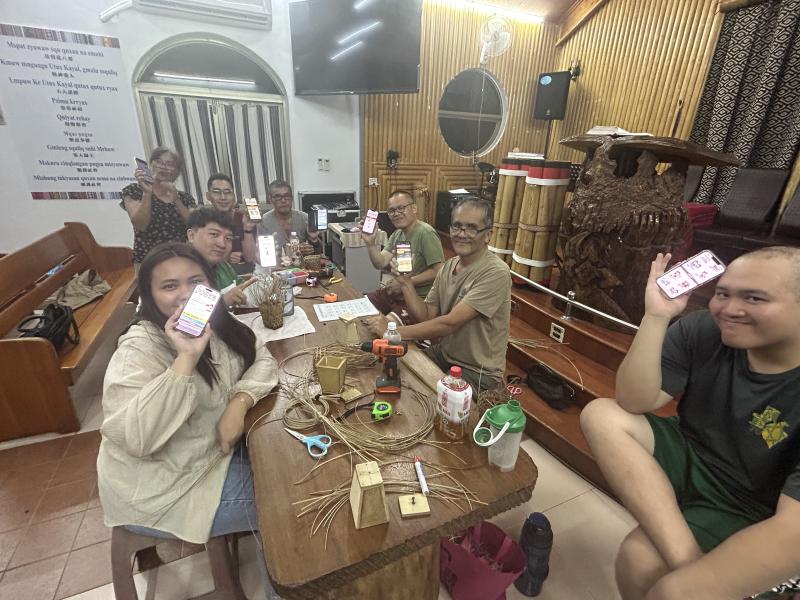 科技不再是隔閡，而是橋樑；手機不只是工具，更是學習泰雅語的良師益友