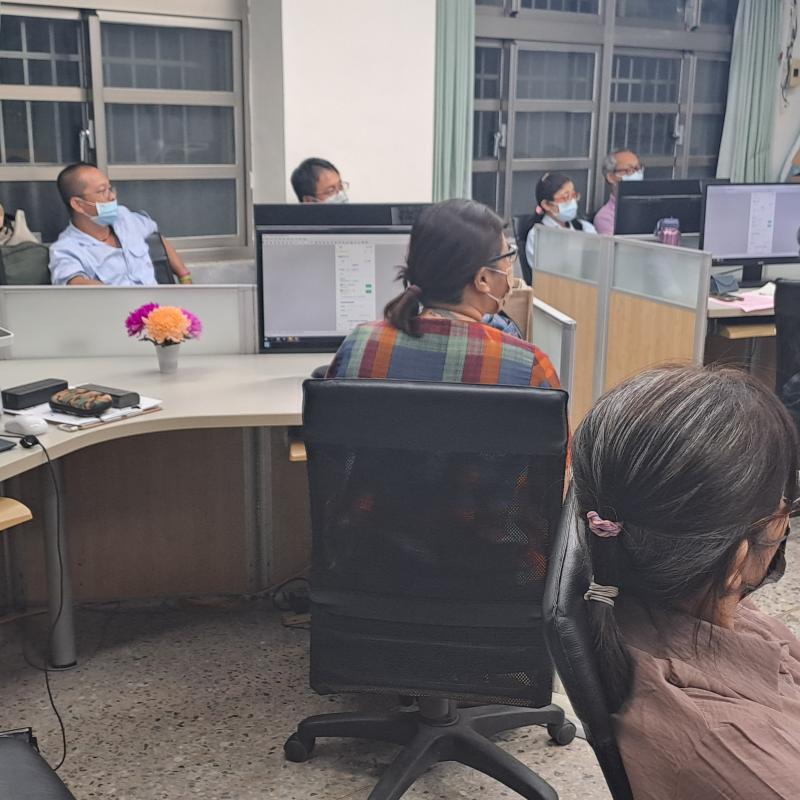 老師與學員上課的互動，與專心聆聽老師所講述的重點與經驗的分享