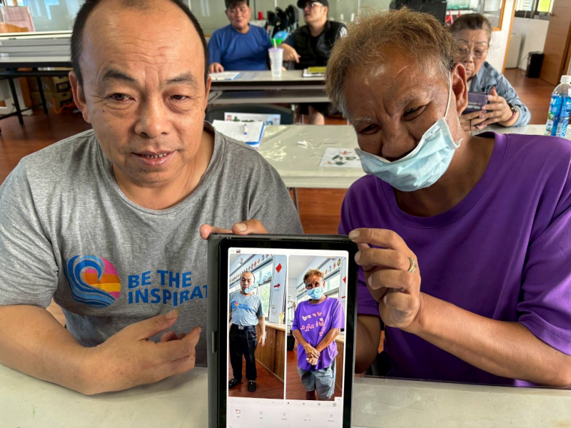 透過這樣的數位課程，不只讓文健站長輩們的數位生活更加便利，也提升與家人、朋友的互動品質