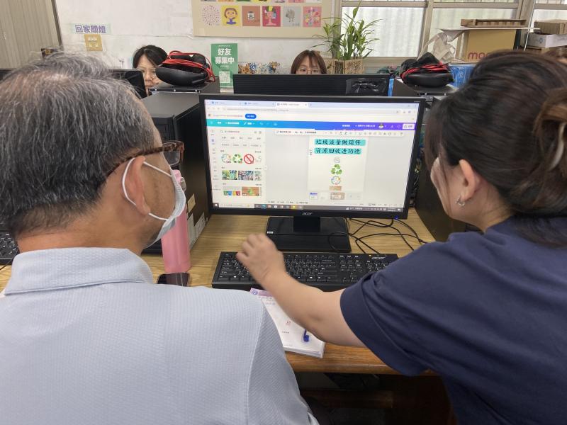 講師教導鄉公所學員Canva操作